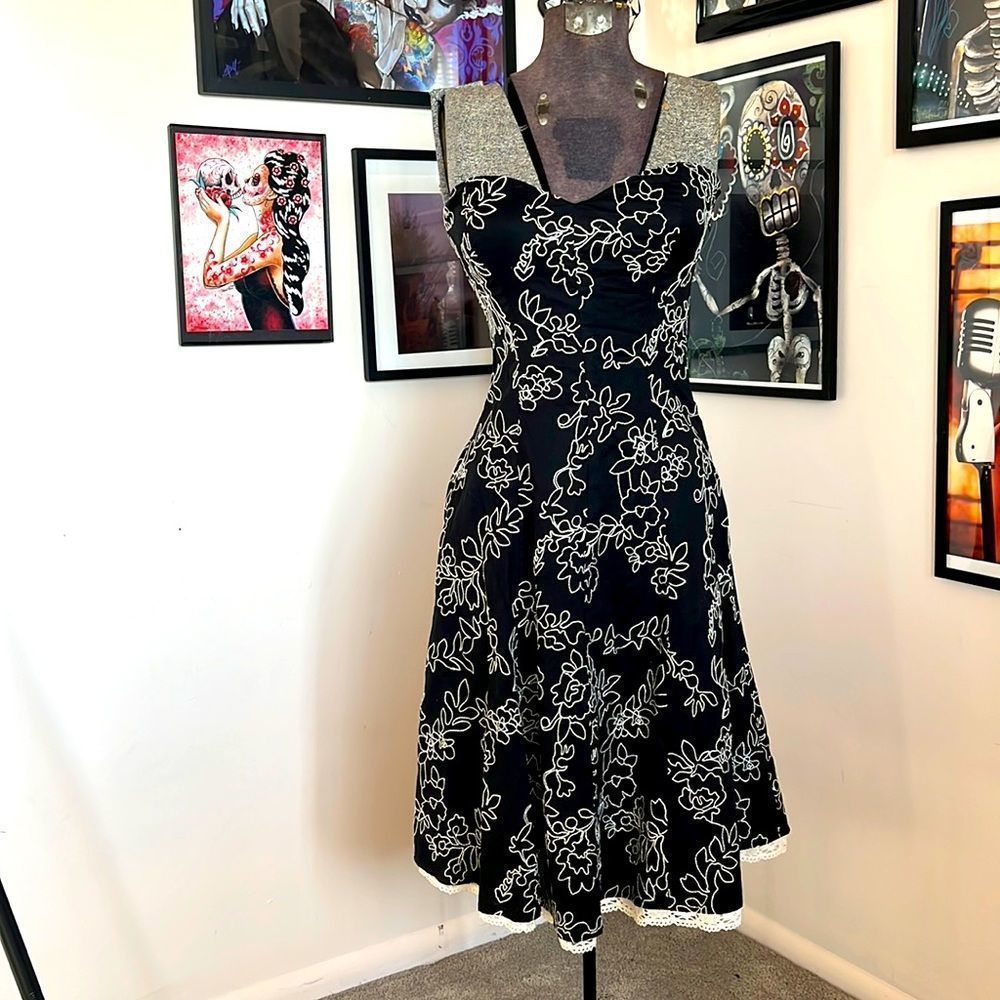 White House Black Market Strapless Dress Embroidered Floral Lace Black Size 0